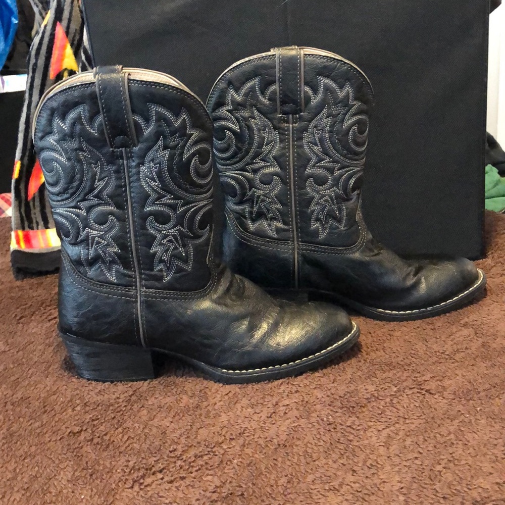 Durango Black Cowboy Boots 🐎